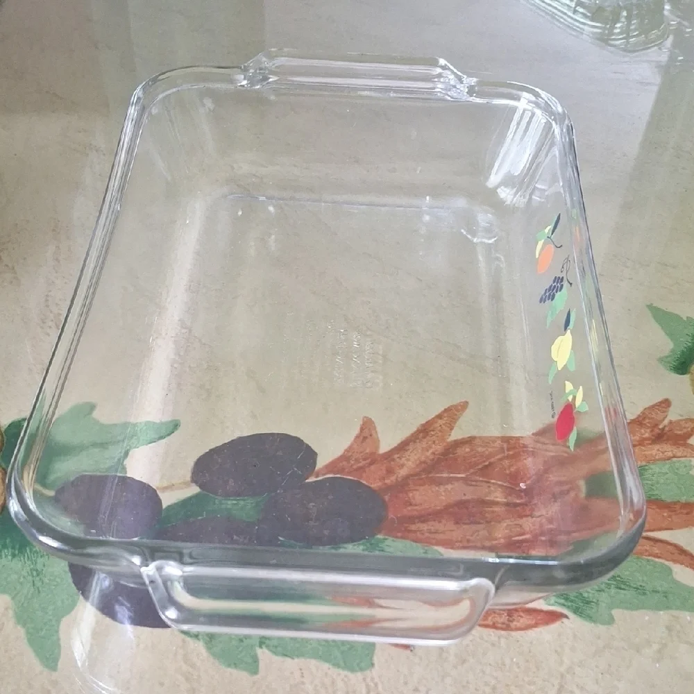 Anchor Hocking 2Quart Glass Baking/searving Dish with Colorful Fruit Design